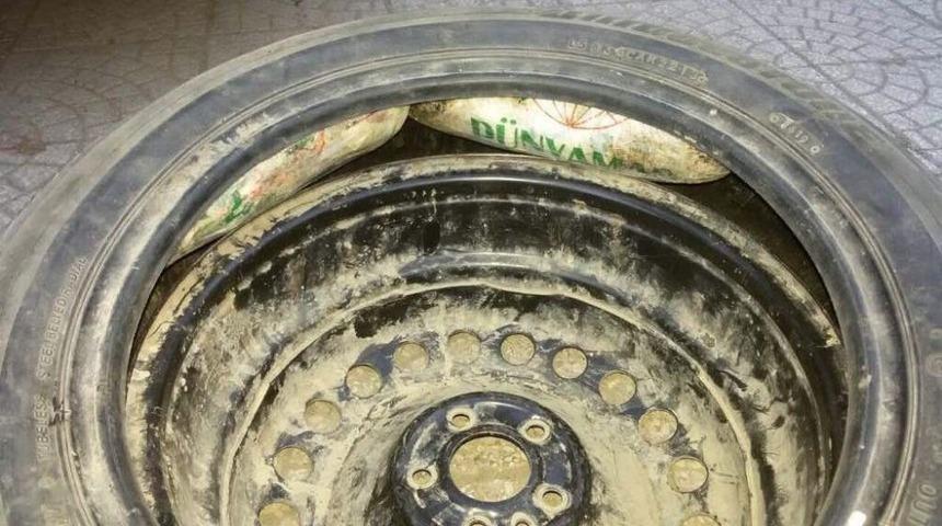 Aracın Yedek Lastiğinden 6 Kilo Uyuşturucu &Ccedil;ıktı