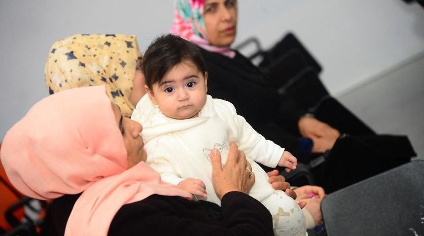 Anneler, İlk S&uuml;t Dişi Bakımı Ve Emzirme D&ouml;nemi Seminerine Katıldı