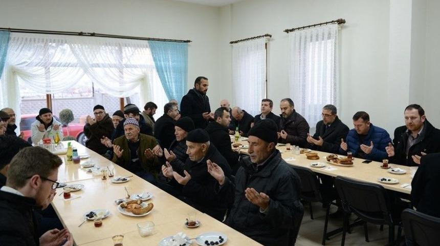 Bereket Sofrası Huzurevi Sakinleri İ&ccedil;in Kuruldu