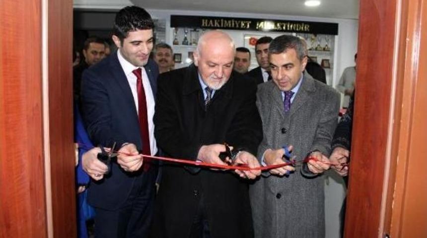 Doktordan Mezun Olduğu Liseye K&uuml;t&uuml;phane