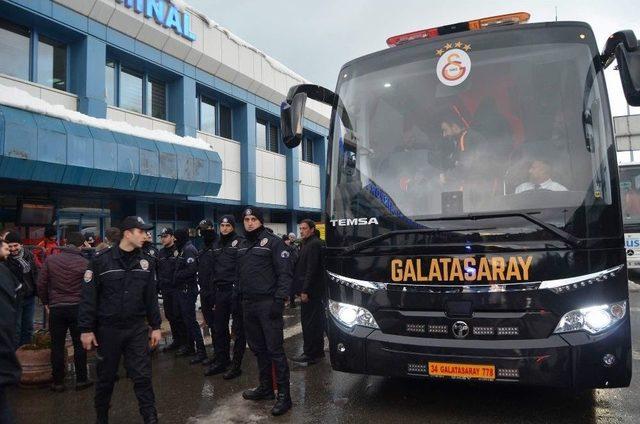 Galatasaray Kafilesi Rize’ye Hareket Etti