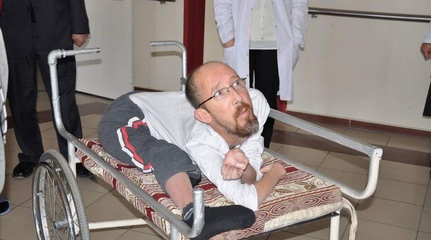 Bedensel Engelli Vatandaşa Akülü Arabası Teslim Edildi