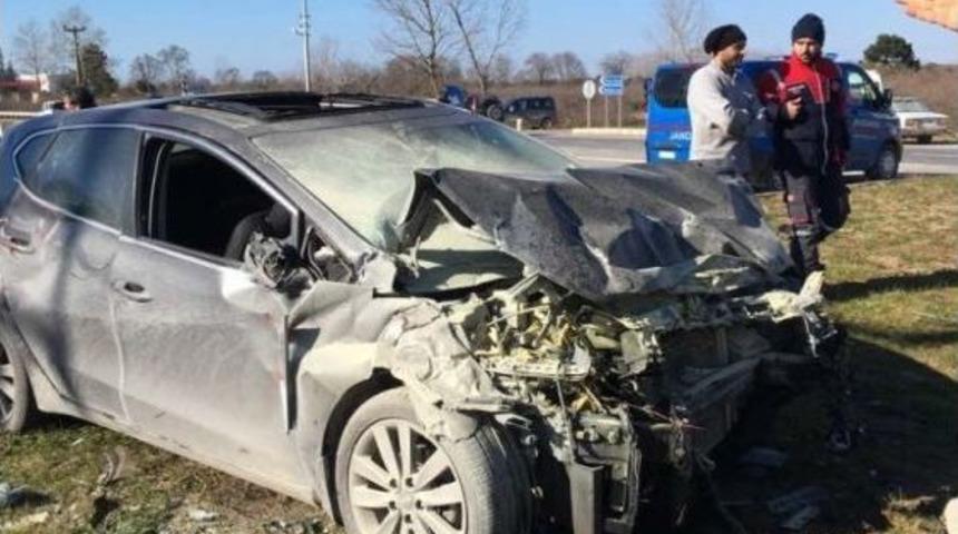Sakarya’da İki Otomobil Çarpıştı: 1 Ölü, 2 Yaralı