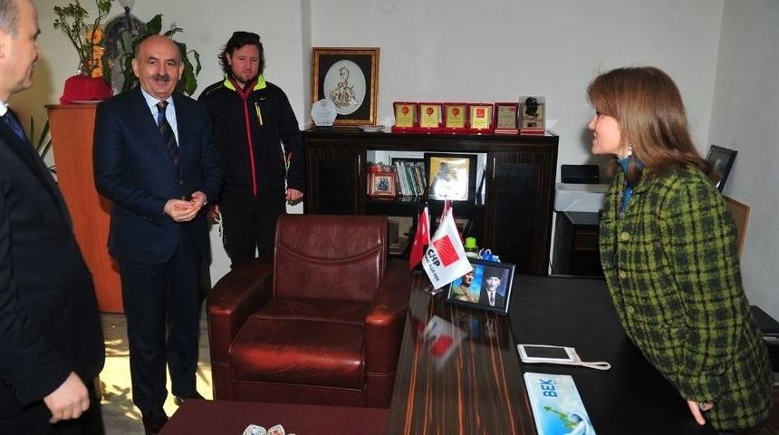 Bakan Müezzinoğlu, Chp’yi Ziyaret Etti