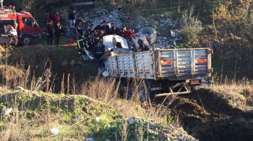 Beton Y&uuml;kl&uuml; Kamyon Şarampole U&ccedil;tu