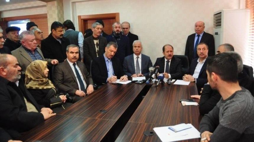 Ak Partili Vekiller Vatandaşlarla Biraraya Geldi