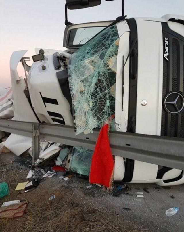 İp Yüklü Tır Devrildi: 1 Yaralı 1
