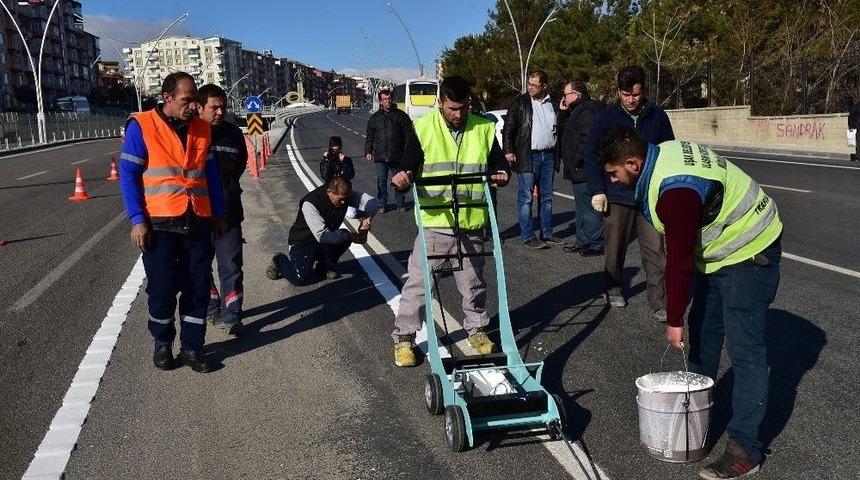 Uşak&rsquo;ta Yollar Profil Atlama İle Ayrılacak