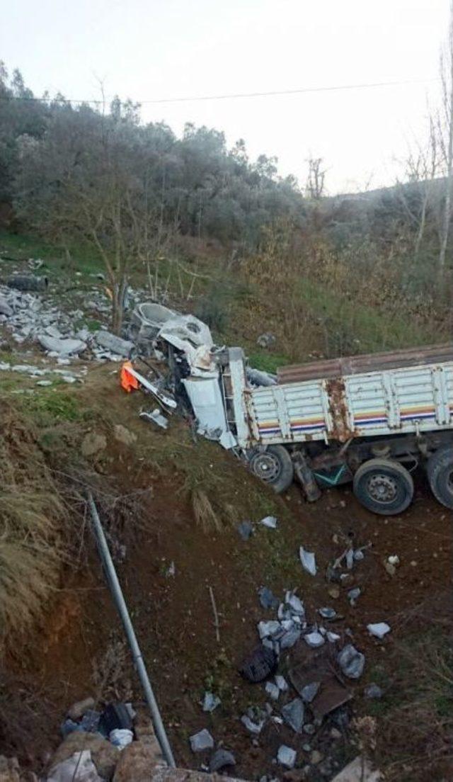 Beton Yüklü Kamyon Şarampole Uçtu: 1 Ölü