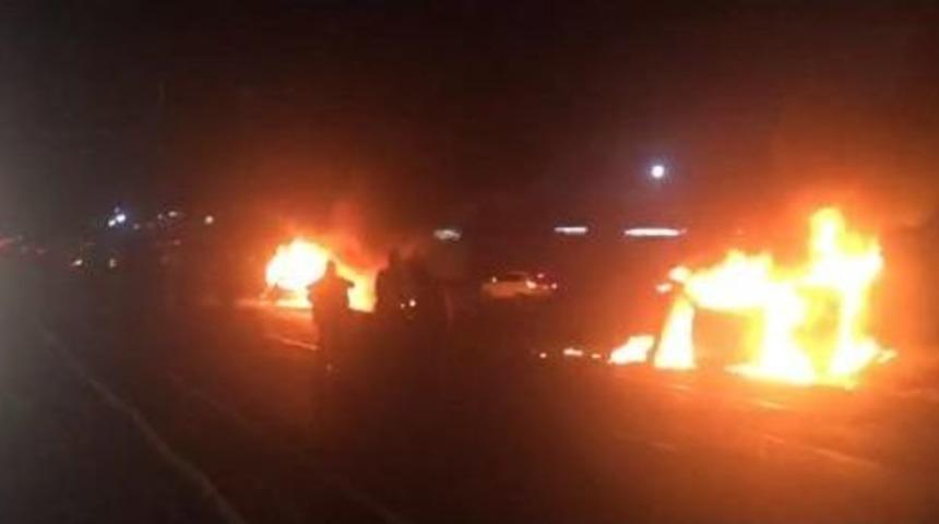 &Ccedil;orlu'da &Ccedil;arpışan Ara&ccedil;lar Alev Topuna D&ouml;nd&uuml;; 1 &Ouml;l&uuml;, 1 Yaralı