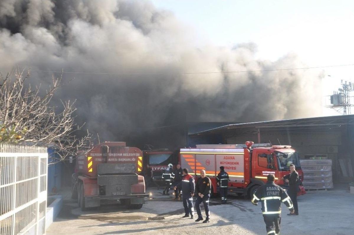 Adana&rsquo;da Mobilya Fabrikasında Yangın