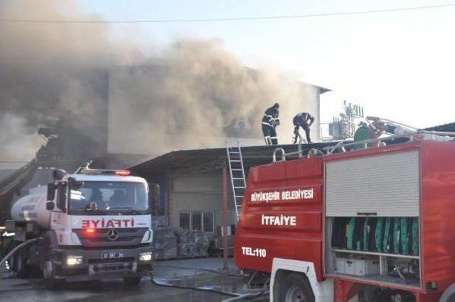 Tarsus'ta Mobilya Fabrikasında Yangın