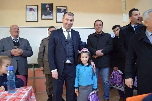 Kaymakam Çelik, Sahada Çalışıyor 1