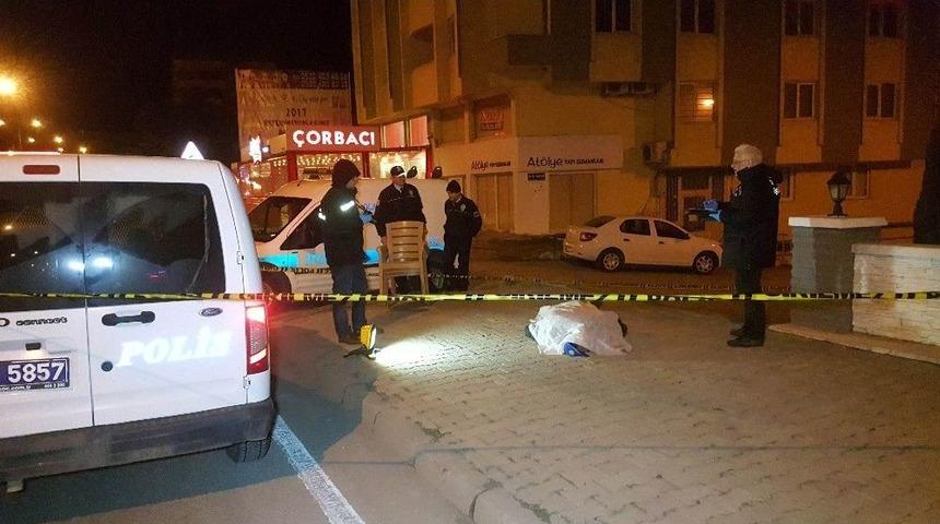 Alzheimer Hastası Kaldırımda &Ouml;l&uuml; Bulundu