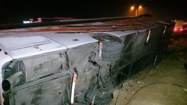 Konya&rsquo;Da Otob&uuml;s Ile Otomobil &Ccedil;arpıştı: 6 Yaralı 3