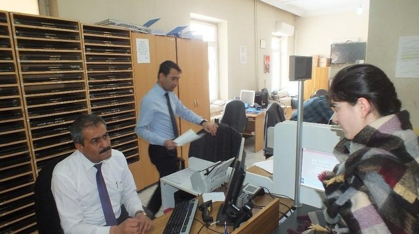 Yeni Kimlik Kartları İ&ccedil;in Hafta Sonu Mesaisi