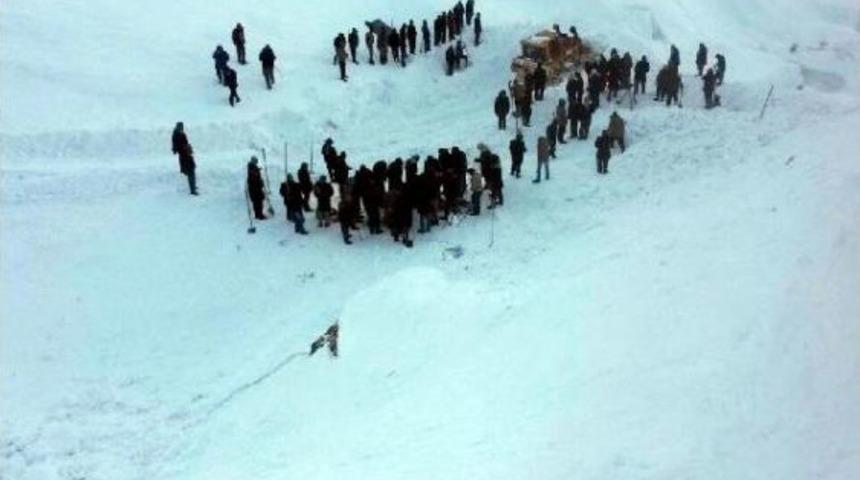 Bah&ccedil;esaray'da Kep&ccedil;e Operat&ouml;r&uuml;n&uuml;n &Uuml;st&uuml;ne &Ccedil;ığ D&uuml;şt&uuml;