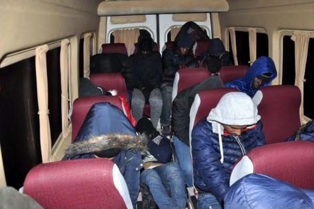 Ayvacık'ta 61 Kaçak Sahilde Yakalandı