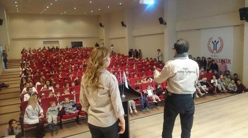 Nak Arama Kurtarma&rsquo;dan Bir G&uuml;nde Bin &Ouml;ğrenciye Deprem Eğitimi