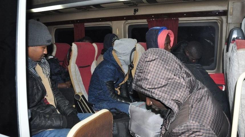 &Ccedil;anakkale&rsquo;de 61 M&uuml;lteci Yakalandı