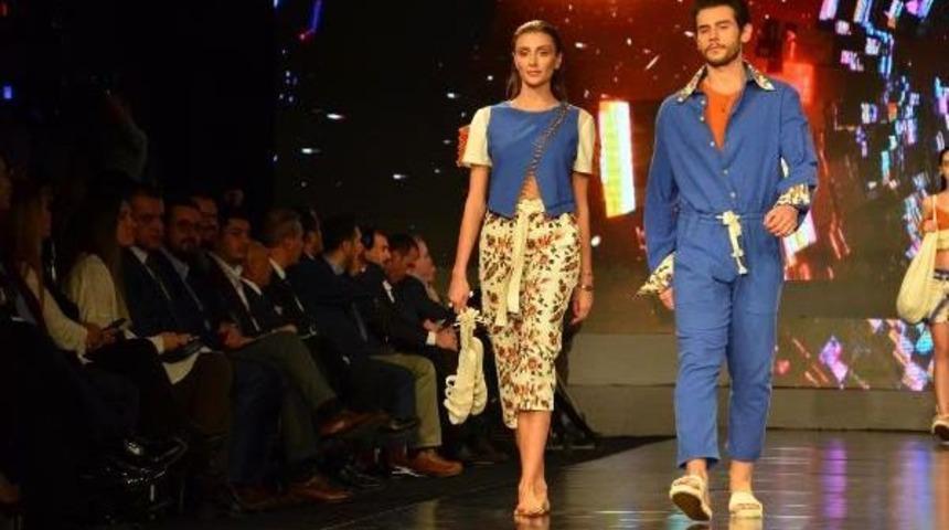 Denizli'de &Uuml;nl&uuml; Mankenler Finale Kalan Giysileri Tanıttı