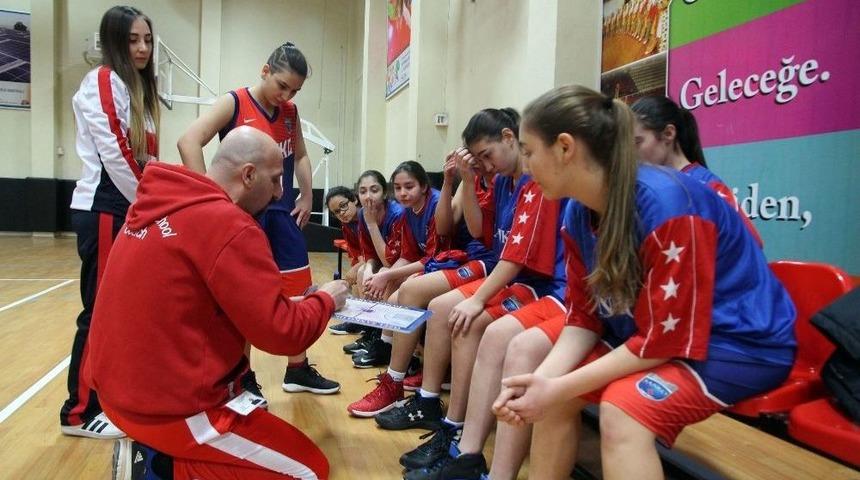 &Ouml;zel Sanko Okulları Şampiyonluğu Kimseye Bırakmıyor