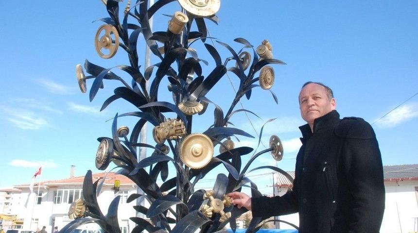 Ara&ccedil; Par&ccedil;alarından Sanat Eseri Ortaya &Ccedil;ıkardı