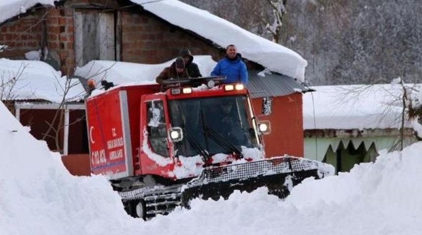 Kar Yolu Kapadı, Hastaya 8 Saatte Ulaşıldı