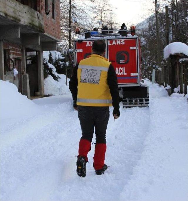 Kar Yolu Kapadı, Hastaya 8 Saatte Ulaşıldı