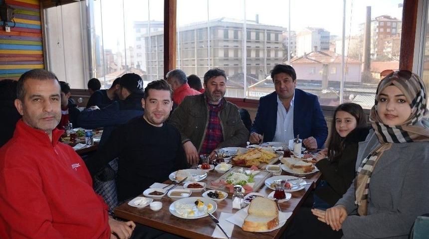 Bilecikspor Ma&ccedil; Sabahı Kahvaltı İle Moral Topladı