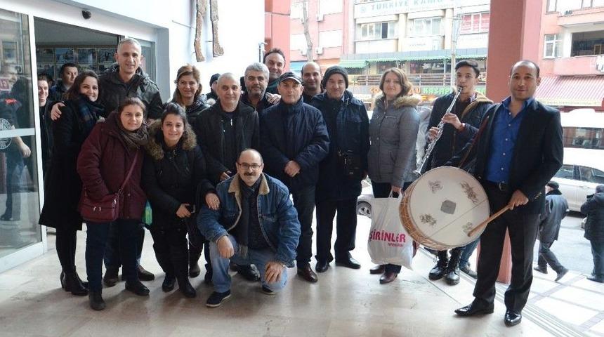 Emekliliğini Davul Zurna İle Kutladı