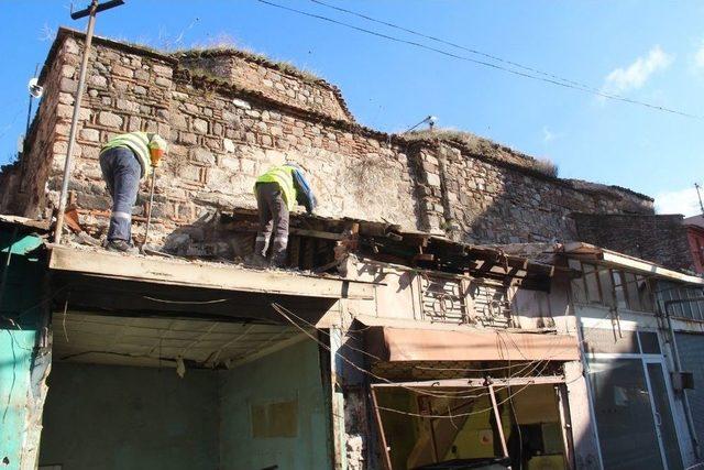 Bergama’da Tarihi Bir Yapı Daha Gün Yüzüne Çıkıyor