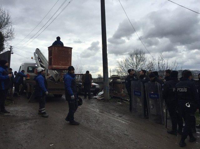 Polis Korumasında Mahalleye Giren Ekipler Şok Oldu 3