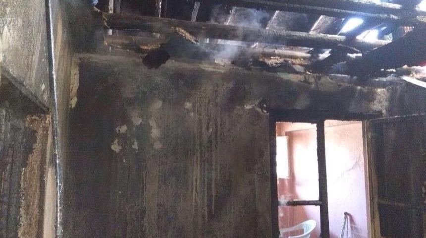 Uşak&rsquo;ta Ev Yangını: 1 &Ouml;l&uuml;