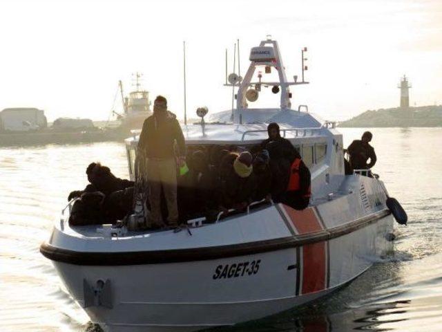 Ayvacık Açıklarında Lastik Botta 65 Mülteci Yakalandı