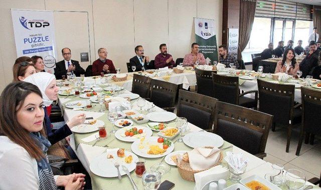 Rekt&ouml;r G&uuml;r&rsquo;den Suriyeli &Ouml;ğrencilere &rsquo;vatan&rsquo; Nasihati 1