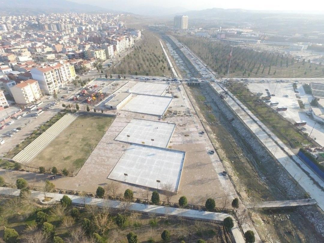 Turgutlu&rsquo;nun Kent Parkı&rsquo;nda &Ccedil;alışmalar S&uuml;r&uuml;yor