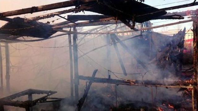 Üniversite Kampusundaki Kafede Yangın Çıktı