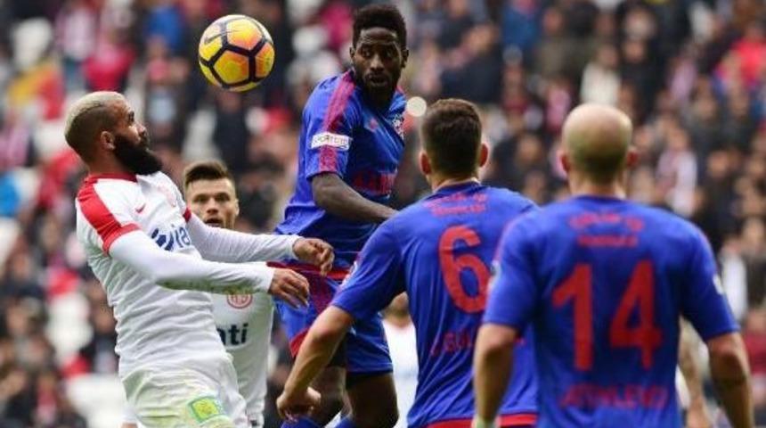 Antalyaspor-Kardemir Karab&uuml;kspor Soyunma Odaları