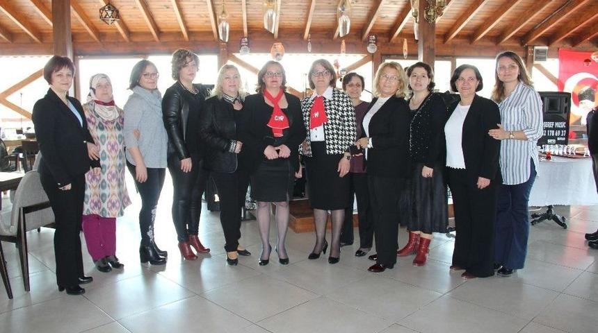 Chp&rsquo;li Kadınlar Dayanışma Yemeğinde Buluştu