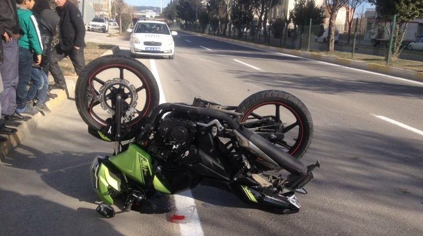 Motosiklet Otomobile Arkadan &Ccedil;arptı