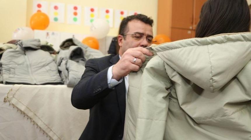 Taş&ccedil;ı Minik Y&uuml;rekleri Isıttı