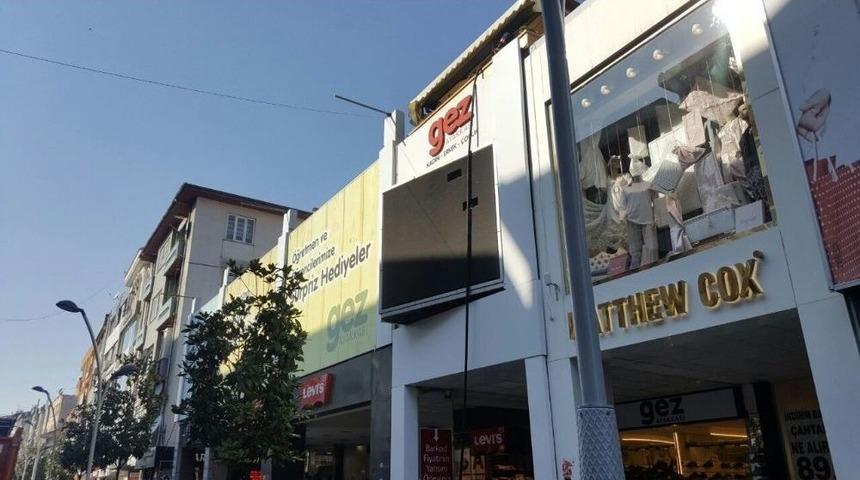 Mağazada &Ccedil;ıkan Yangın Korkuttu