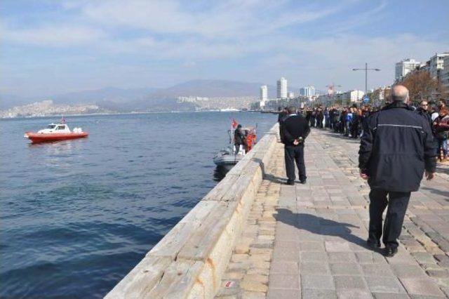 İzmir'de Denizden Ceset Çıktı