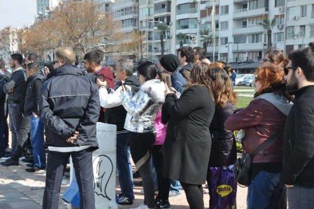 İzmir'de Denizden Ceset Çıktı