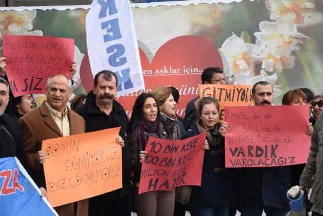 Kesk, Ihraçları Oturma Eylemiyle Protesto Etti