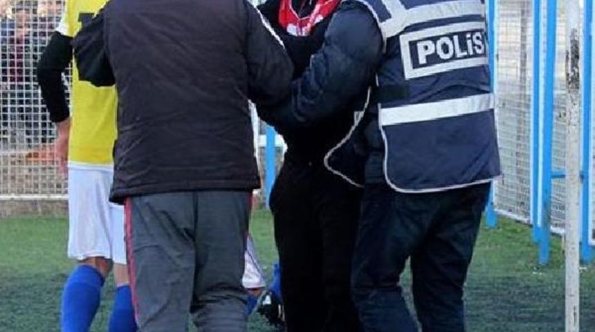 Amat&ouml;r Ma&ccedil;ta Futbolcu Hakemin Burnunu Kırdı