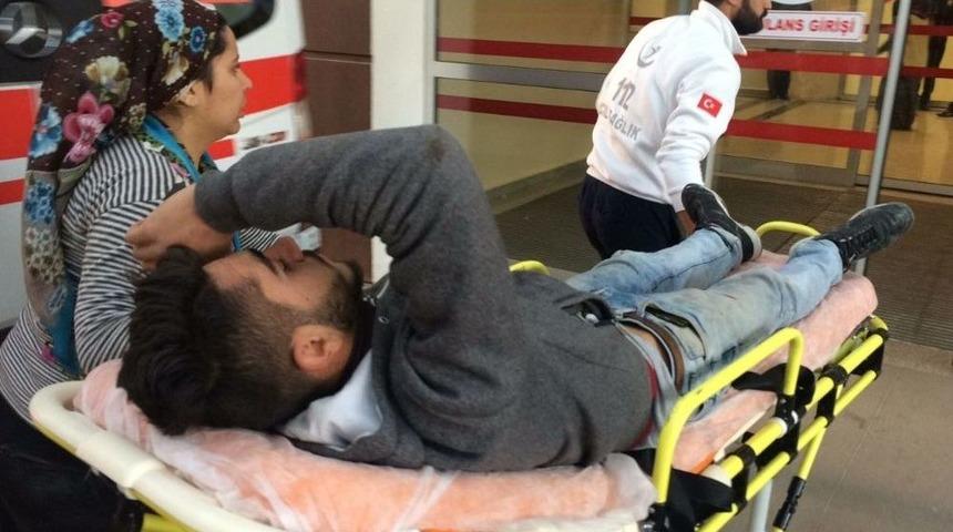 Otomobil Ref&uuml;je &Ccedil;ıktı: 3 Yaralı