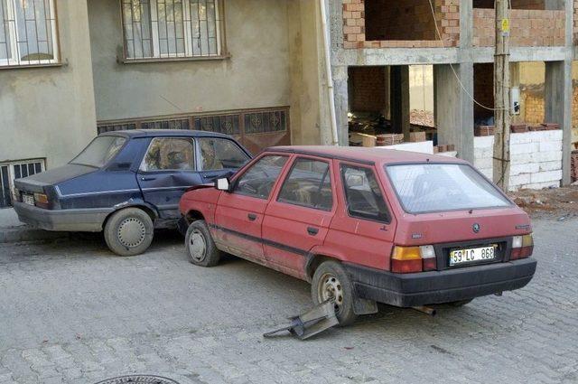 Freni Patlayan Otomobil Park Halindeki Araçları Biçti