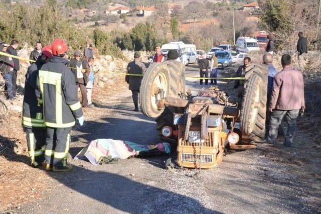 Devrilen Traktörün Altında Kalan Çift Öldü